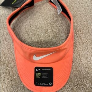 Nike women’s visor. One size. New with tags.